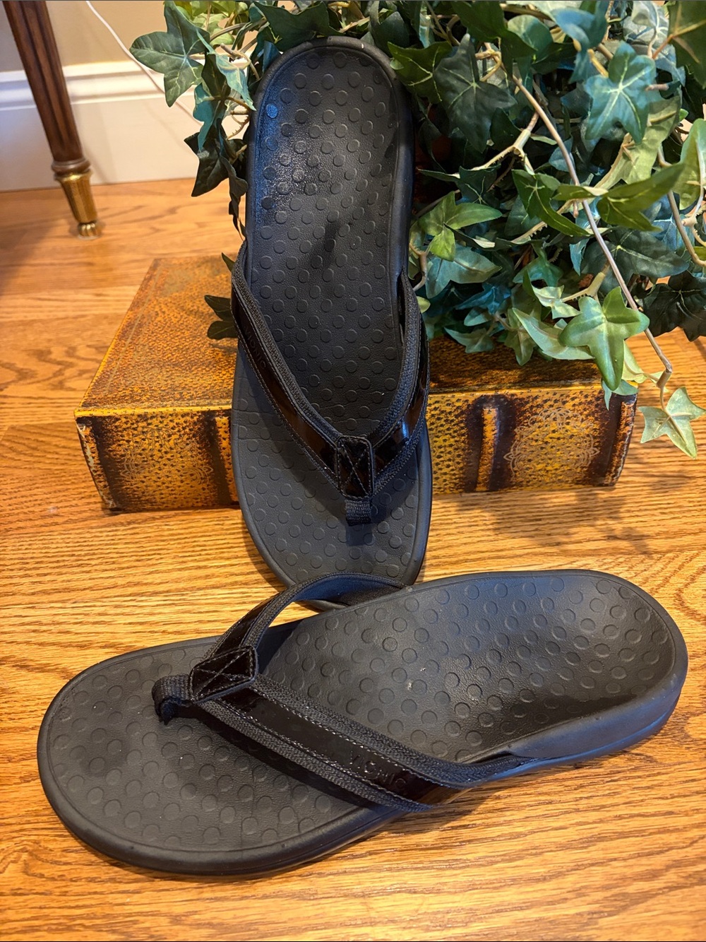 Vionic Black Women's Flip-Flop Sandals